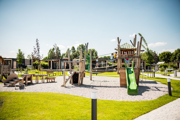 Außenspielplatz bei den Sonnen Thermen Chalets