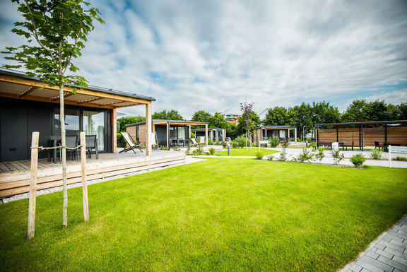 Außenbereich Sonnen Thermen Chalets