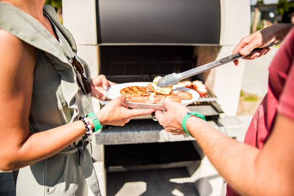 Grillen im Sonnen Thermen Chalet